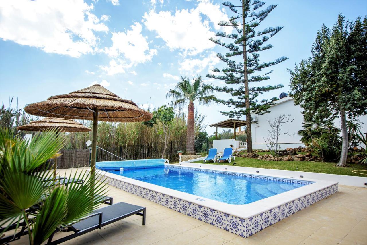 Villa Yvonne,Private Pool,Private Parking 1,7 Km From The Beatch البوفيرا المظهر الخارجي الصورة