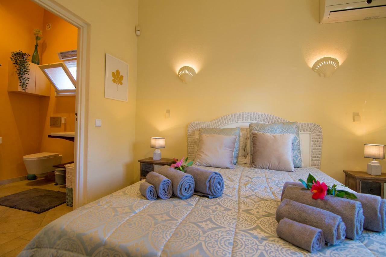 Villa Yvonne,Private Pool,Private Parking 1,7 Km From The Beatch البوفيرا المظهر الخارجي الصورة